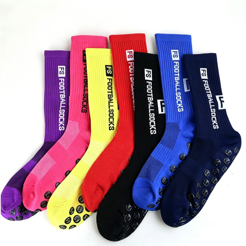 1 Pair Grippy Sports Crew Sock - огляд і ціна Sports Equipment Football