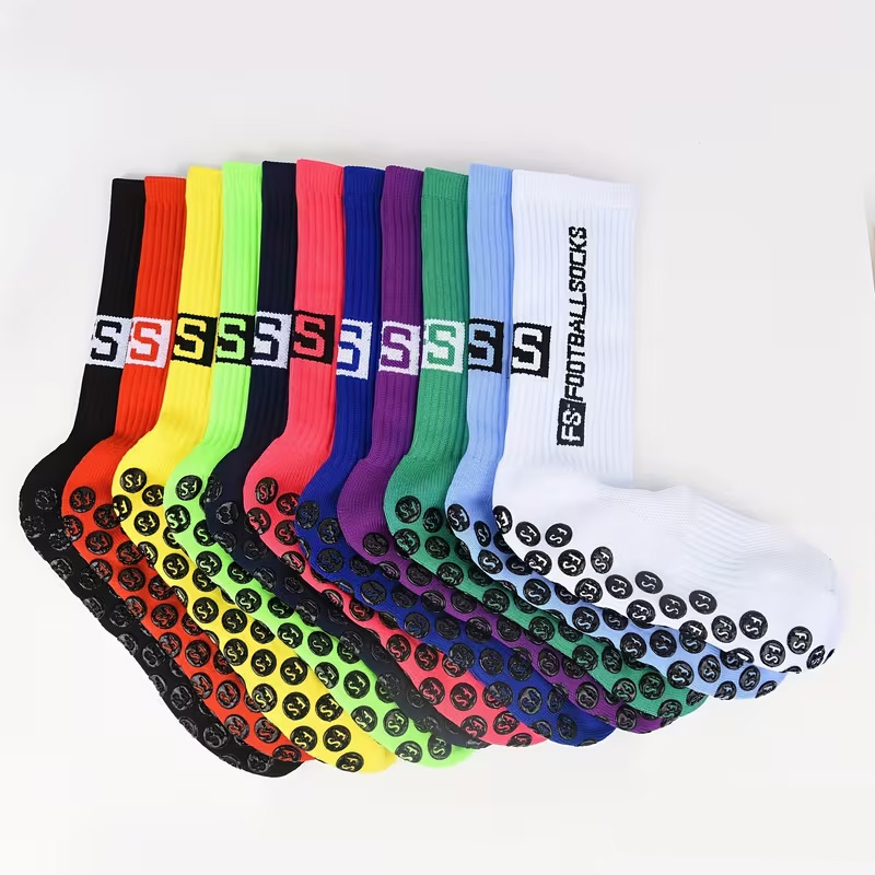 1 Pair Grippy Sports Crew Sock - огляд і ціна Sports Equipment Football